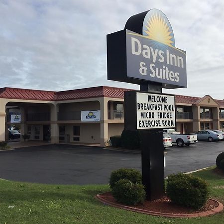 Days Inn & Suites By Wyndham Warner Robins Near Robins Afb Eksteriør billede
