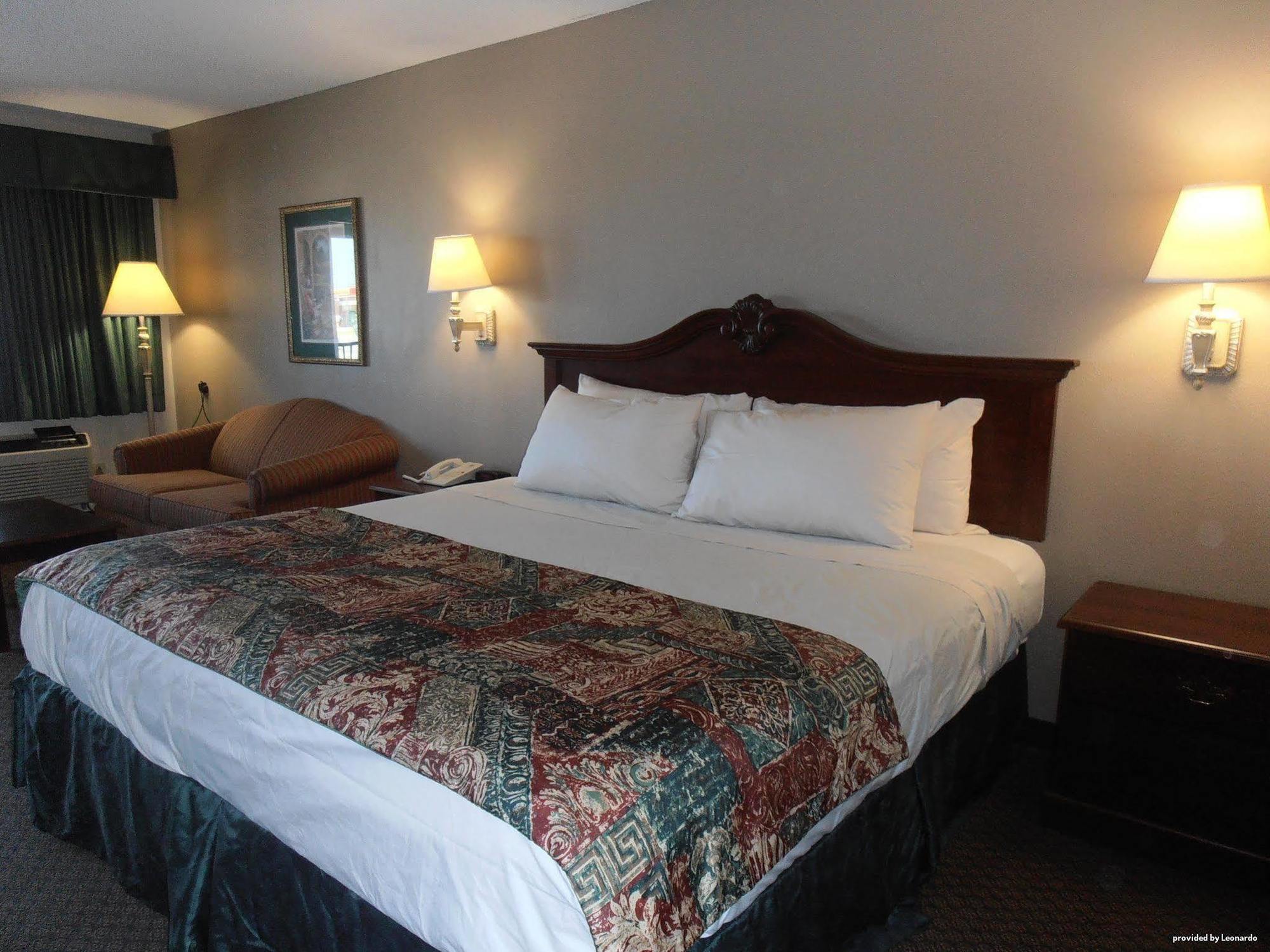 Days Inn & Suites By Wyndham Warner Robins Near Robins Afb Eksteriør billede