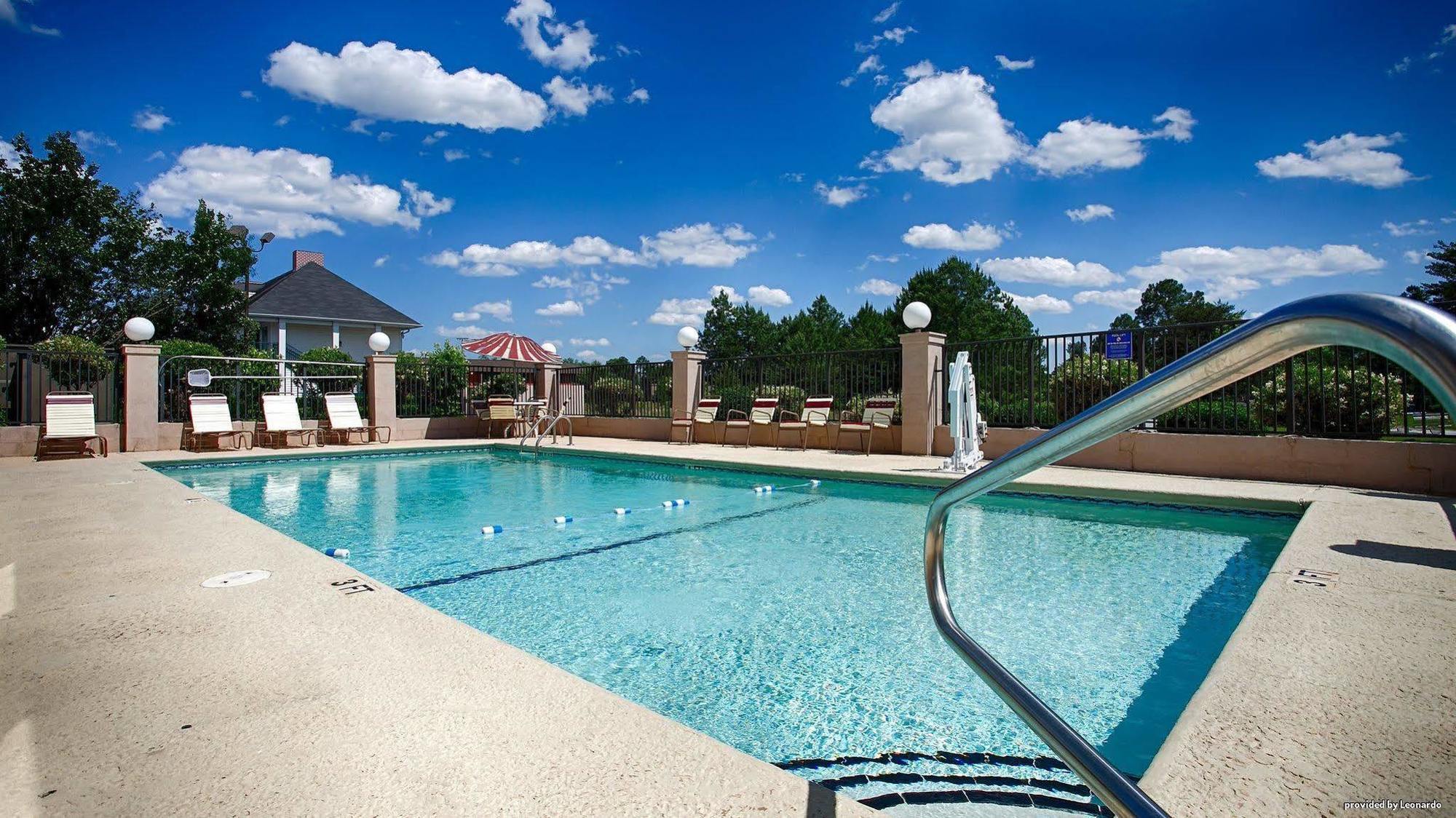 Days Inn & Suites By Wyndham Warner Robins Near Robins Afb Eksteriør billede