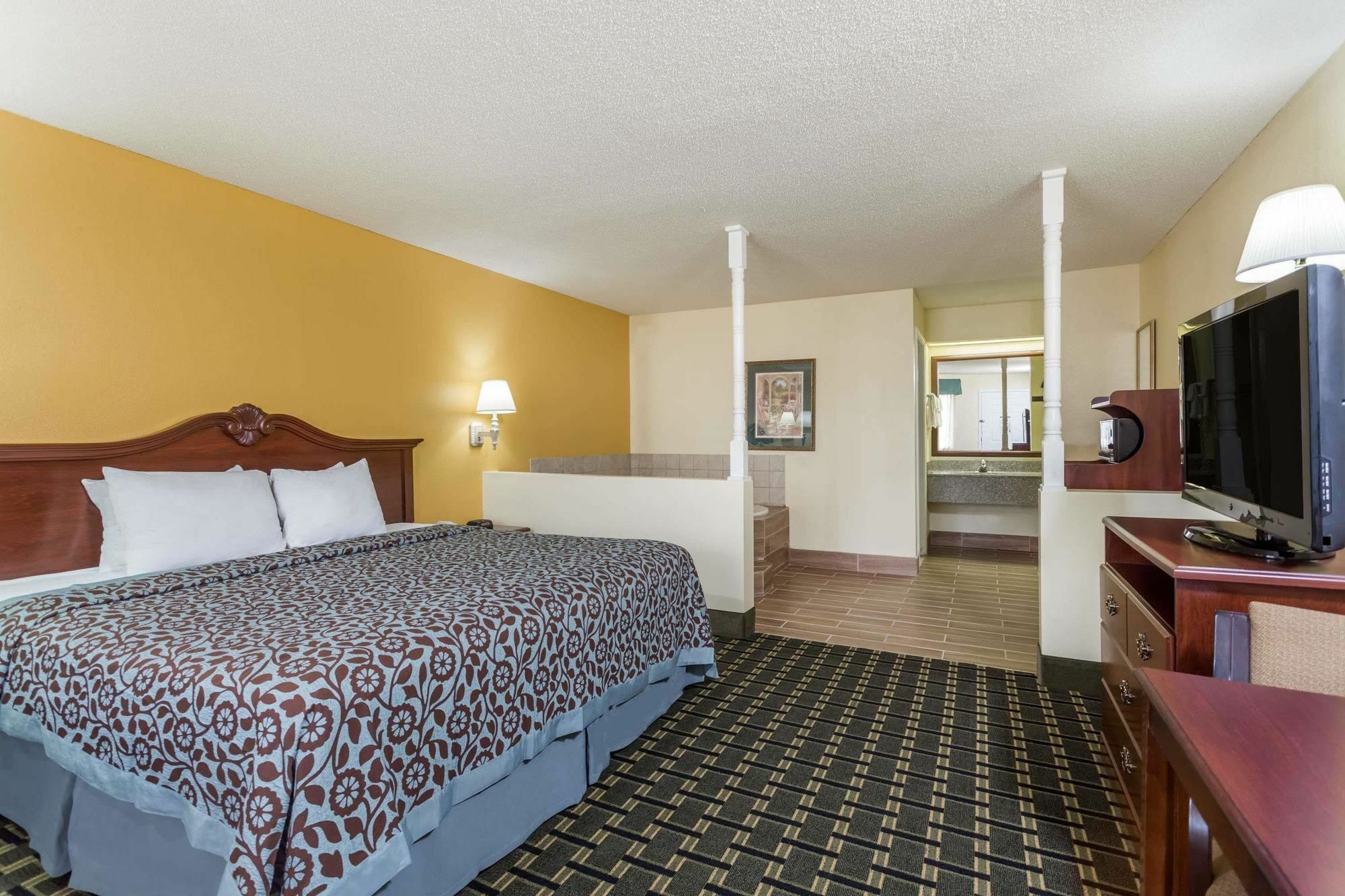 Days Inn & Suites By Wyndham Warner Robins Near Robins Afb Eksteriør billede