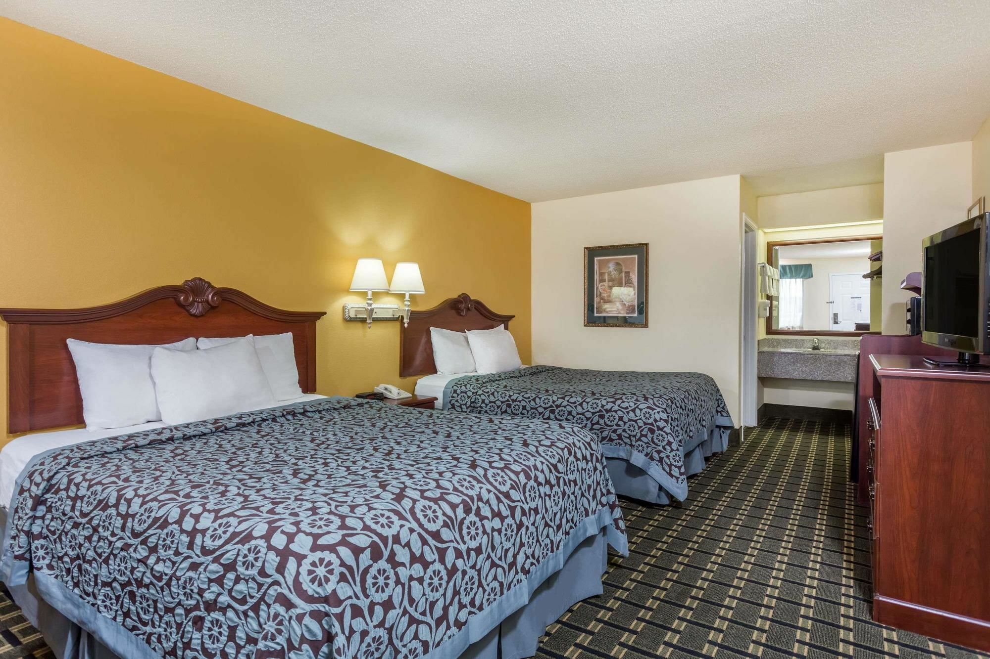 Days Inn & Suites By Wyndham Warner Robins Near Robins Afb Eksteriør billede