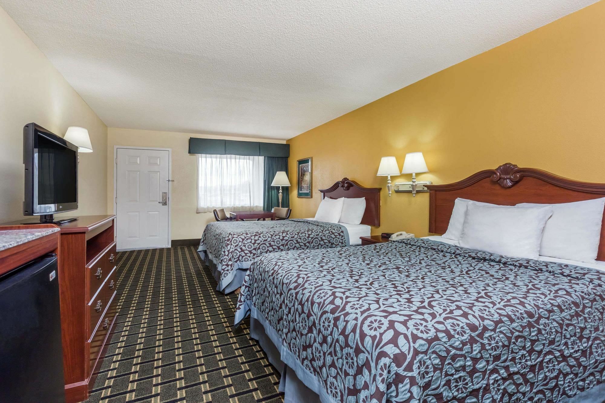 Days Inn & Suites By Wyndham Warner Robins Near Robins Afb Eksteriør billede