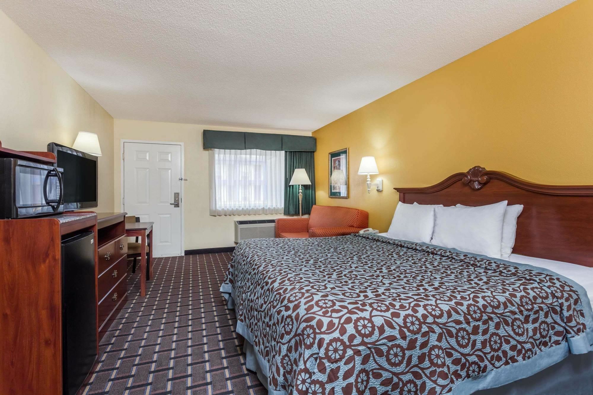 Days Inn & Suites By Wyndham Warner Robins Near Robins Afb Eksteriør billede